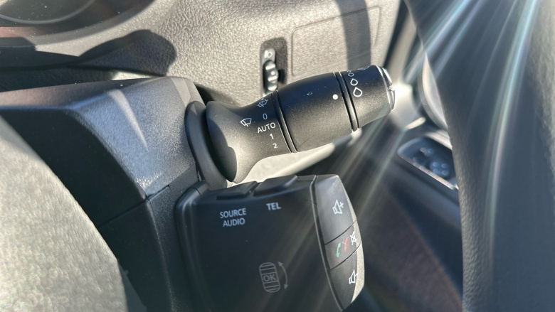 Renault Master Mwb Diesel Fwd MM35dCi 135 Business+ Medium Roof Van